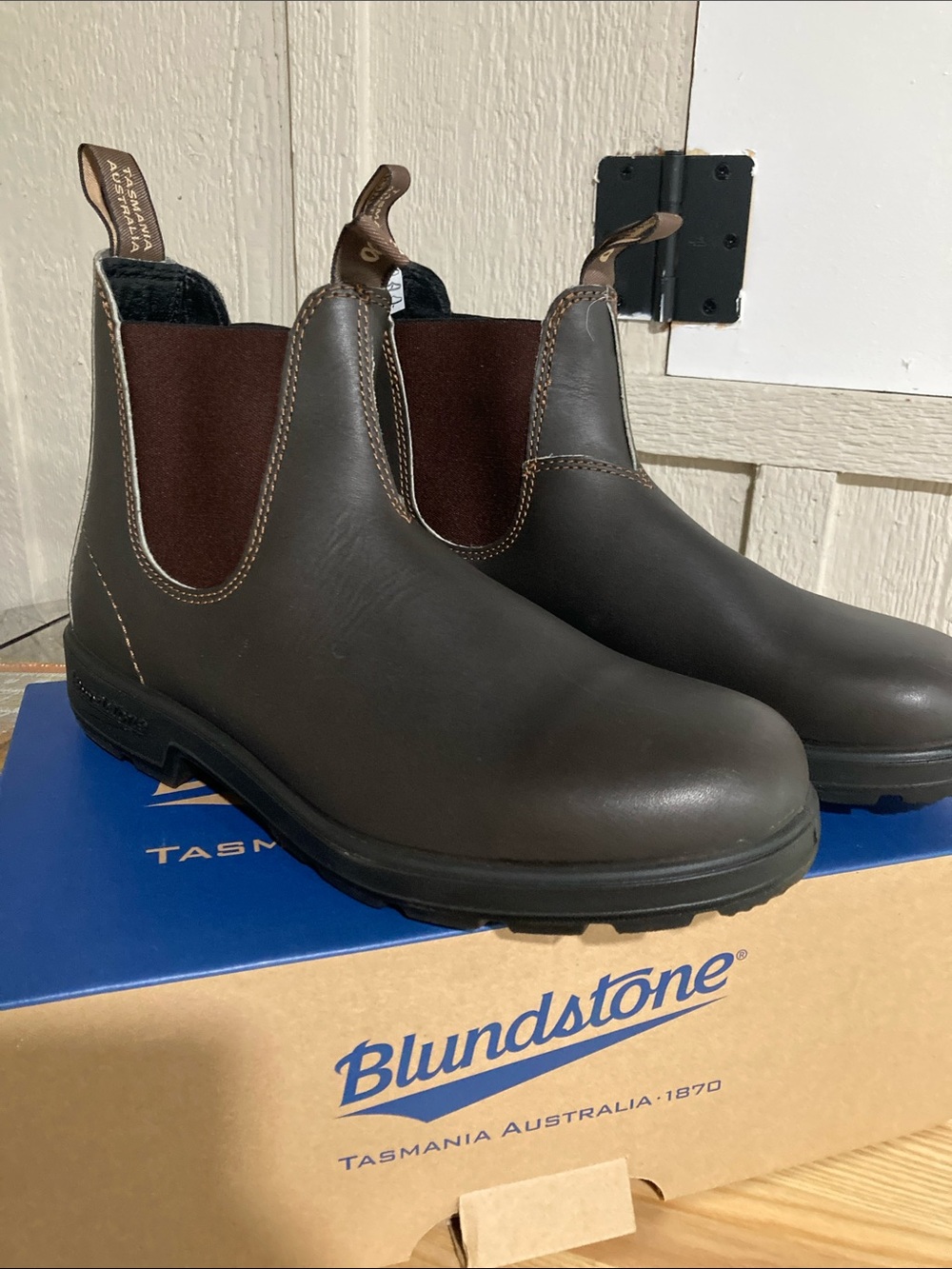 Blundstone 500 Brown Pull-Tab Chelsea Boots